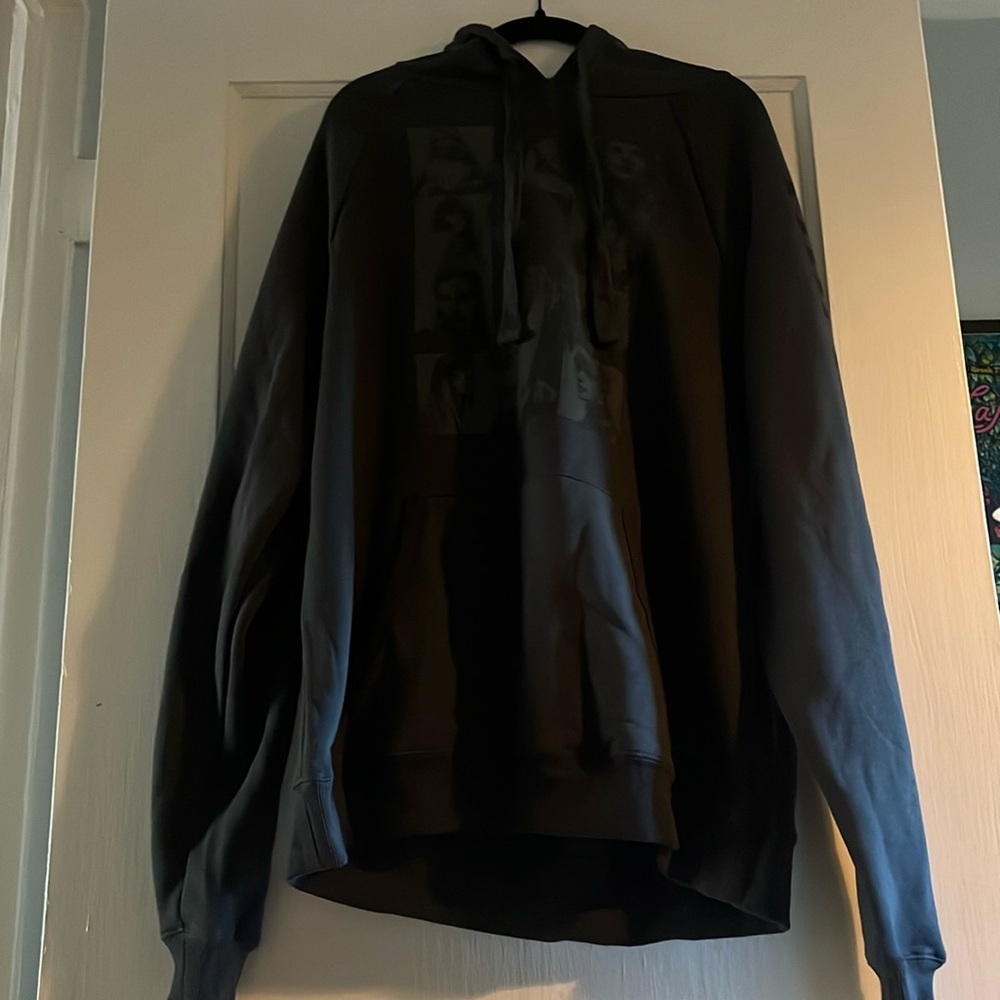 Taylor swift the eras tour black hoodie (m) : us tour dates